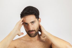 Te contamos los cuidados que debes tener antes de someterte a un injerto capilar en Badajoz